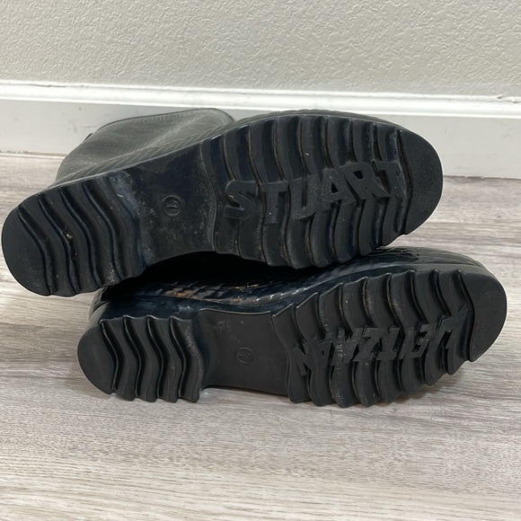 Stuart Weitzman black rubber snake embossed rain boots size 7 - Picture 5 of 8